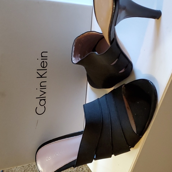 Calvin Kline Shoes - Calvin Kline elastic dress pumps